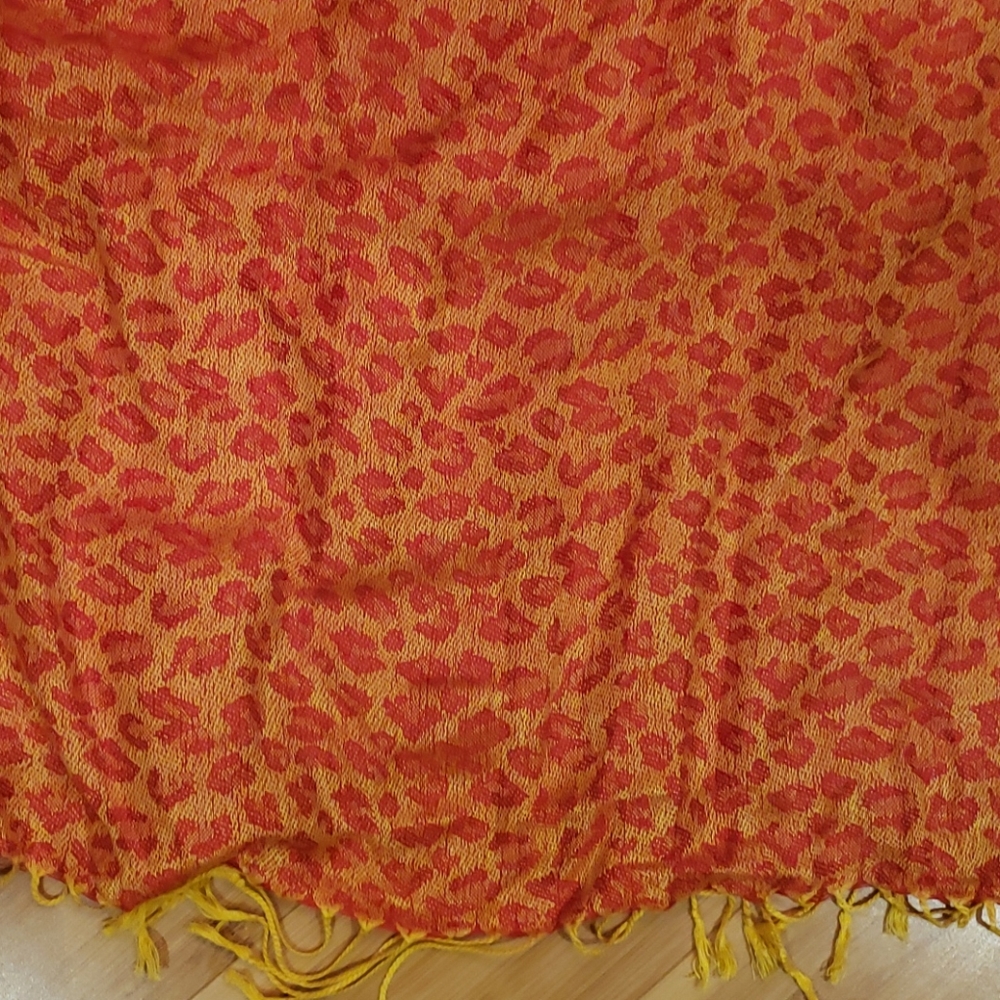 Scarfs,and wraps - Picture 6 of 8
